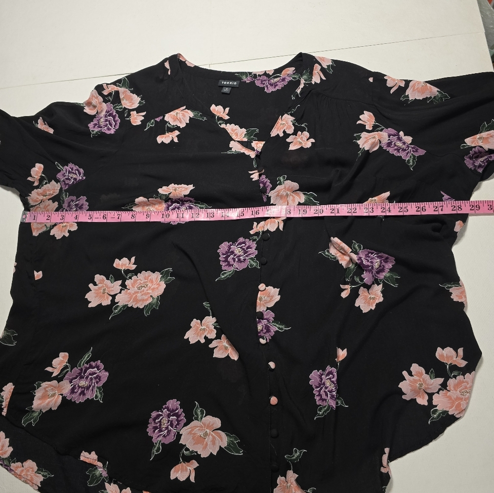 TORRID Harper Challis Button-Front 3/4 Sleeve Floral Blouse. Torrid Size 4 - Picture 10 of 12